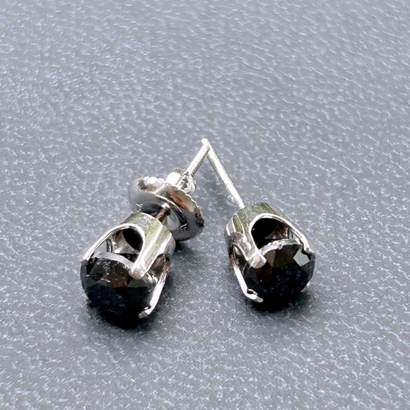 Vintage 14kt white gold onyx stud earrings - Picture 1 of 4